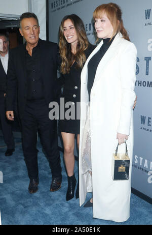 Oktober 16, 2019 Bruce Springsteen, Jessica Springsteen, Patti Scialfa besuchen NY Special Screening der westlichen Stars in der Metrograph in New York. Oktober 16, 2019 Credit: RW/MediaPunch Stockfoto