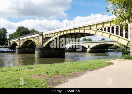 Richmond Bridge über die Themse im Sommer Stockfoto