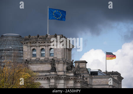 Dunkle Wolken über der Europäischen Union Stockfoto