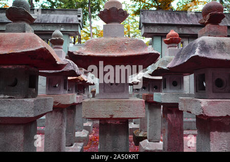 Japanische Skulpturen in Kawagoe Schrein Stockfoto