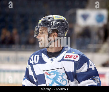 Ingolstadt, Bayern, Deutschland. 13 Okt, 2019. Darin OLVER (Ingolstadt/CAN), die Deutsche Eishockey Liga DEL, ERC Ingolstadt vs Eisbaeren unterlagen Berlin, Ingolstadt, Saturn Arena, Oct 13, 2019, Quelle: Wolfgang Fehrmann/ZUMA Draht/Alamy leben Nachrichten Stockfoto