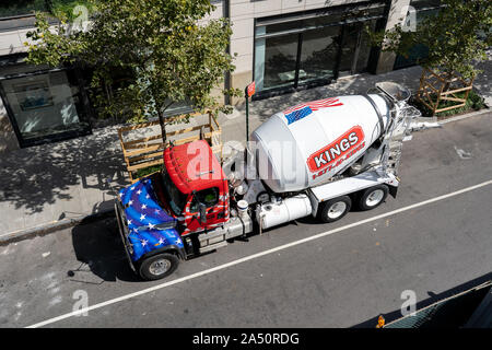 Betonmischer Lkw in Manhattan, NYC Stockfoto