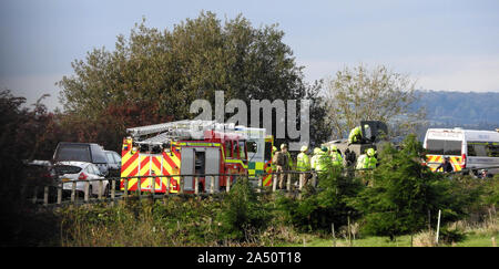 Polizei, Feuerwehr und Rettungsdienste an einem Multi-Fahrzeug Vorfall auf der A 75 in der Nähe von Creetown, Dumfries and Galloway, Schottland im Oktober 2019 Stockfoto