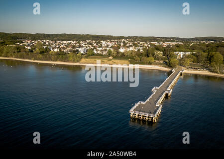 Luftaufnahme auf Pier in Gdynia Orlowo. Stockfoto