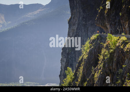 Steile Bergstraße nach Villard Notre Dame, Isère Abteilung, die Französischen Alpen. Stockfoto