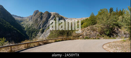 Die Straße nach Villard Notre Dame, Isère Abteilung, die Französischen Alpen. Stockfoto