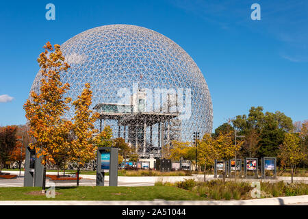 Montreal, Kanada - 15. Oktober 2019: Biosphäre und Parc Jean Drapeau im Herbst Saison Stockfoto