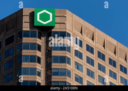 Montreal, CA - 15. Oktober 2019: Neue desjardins Logo an der Oberseite der Complexe Desjardins Gebäude. Stockfoto