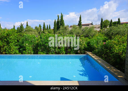 COSTA NAVARINO, Griechenland - 3 Jun 2019 - Blick auf Costa Navarino, A Luxury Resort Komplex (Westin und Romanos Hotels von Marriott gehandhabt) im Messenien re Stockfoto