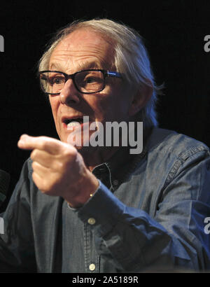 Oktober 17, 2019, Lyon, Frankreich: der britische Regisseur Ken Loach Teil findet in einer Master Class Session in der Comedie Odeon Theater in Lyon, Frankreich als Teil der 10 jährlichen Festival Lumiere Film Festival. (Bild: © James Colburn/ZUMA Draht) Stockfoto