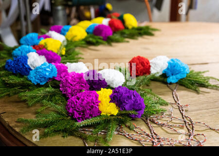 Blumenschmuck für Kühe und die wandertierhaltung Ereignis in Charmey, Fribourg, Schweiz Stockfoto