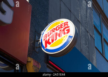 Runde Burger King Schild Outlet in Walsall in den West Midlands, Großbritannien Stockfoto