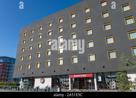 Premier Inn Birmingham Walsall durch den Kanal in der Mitte von Walsall in den West Midlands, Großbritannien Stockfoto