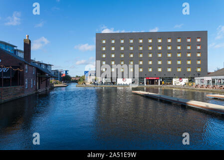 Premier Inn Birmingham Walsall durch den Kanal in der Mitte von Walsall in den West Midlands, Großbritannien Stockfoto