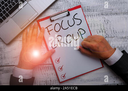 Handschrift Text schreiben Focus Group. Konzeptionelle Foto, montiert in der Diskussion über etwas zu beteiligen Stockfoto