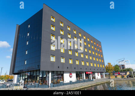 Premier Inn Birmingham Walsall durch den Kanal in der Mitte von Walsall in den West Midlands, Großbritannien Stockfoto