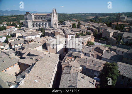 Italienische gotischen Kathedrale Santa Maria Assunta (Kathedrale der Himmelfahrt der Jungfrau Maria) im historischen Zentrum von Orvieto, Umbrien, Italien. Au Stockfoto