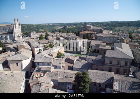 Italienische gotischen Kathedrale Santa Maria Assunta (Kathedrale der Himmelfahrt der Jungfrau Maria) im historischen Zentrum von Orvieto, Umbrien, Italien. Au Stockfoto