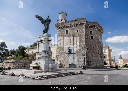 Die Rektoren Palast, Rocca dei Rettori, in IV Novembre Square, Benevento Schloss, Benevento, Italien. Stockfoto