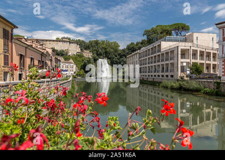 Malerischen Wasserfall von Isola del Liri, kleine Stadt in der Provinz Frosinone in der italienischen Region Latium. Stockfoto