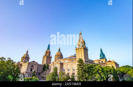 Spalten in der schönen Gegend von Montjuic in Barcelona Stockfoto