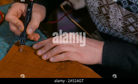 Skinner, dekorative Details auf Leder Wettbewerbsbedingungen Stockfoto