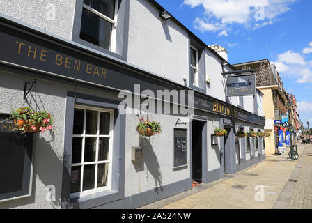 Ben Nevis traditionelle schottische Pub, auf der Hauptstraße in Fort William, dem Tor zum Ben Nevis, in den schottischen Highlands, Großbritannien Stockfoto