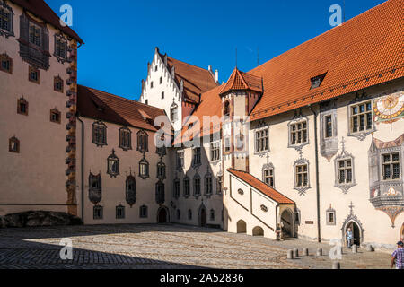 Das Hohe Schloss in Füssen im Allgäu, Bayern, Deutschland | Hohe Schloss Hof in Füssen, Allgäu, Bayern, Deutschland Stockfoto