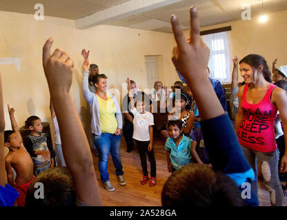 Auf z. b. Römischen Armut in Rumänien. Bild Bericht: Schule im Dorf Horezu Poienarilor. Von Herz zu Herz läuft ein Projekt zur Unterstützung der Familie im Dorf. Die Mehrheit der Einwohner sind landlose Roma. Foto Jeppe Gustafsson Stockfoto