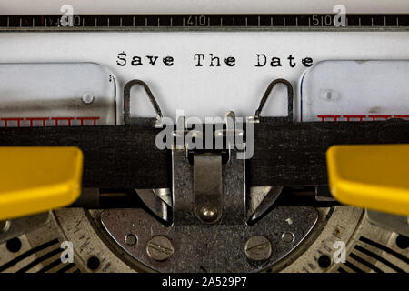 Alte Schreibmaschine mit Text Datum speichern Stockfoto
