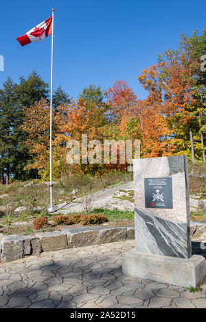 November 11 ist der Tag des Gedenkens beim Kanadier versammeln, um ihren Respekt zu den Männern und Frauen, die gedient haben und in den militärischen Dienst starb zu bezahlen. Stockfoto
