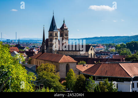 Deutschland, schöne mittelalterliche Altstadt Kirche der Stadt Esslingen am Neckar genannt Dionys oder dionysius Kirche von oben die Skyline und Dächer gesehen Stockfoto