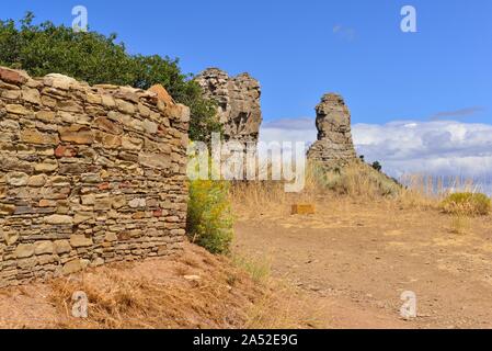 Chacoan zimmer Block Wand, Chimney Rock und Begleiter Rock, Chimney Rock National Monument, CO 190911 61304 Stockfoto