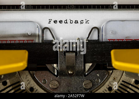 Alte Schreibmaschine mit Text Feedback Stockfoto