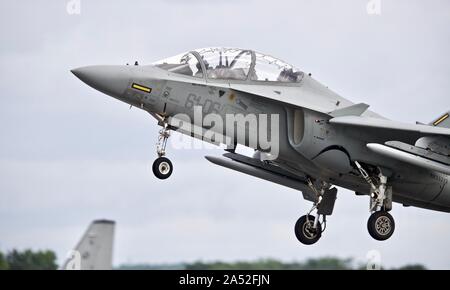 Italienische Luftwaffe T-346 eine Durchführung an der Royal International Air Tattoo 2019 Stockfoto