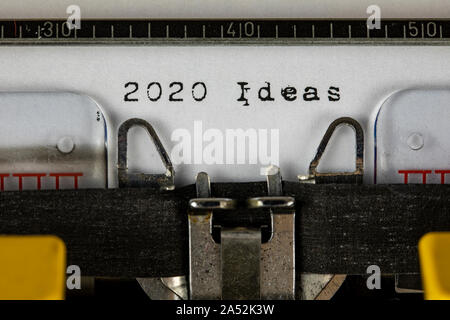 Alte Schreibmaschine mit Text 2020 Ideen Stockfoto