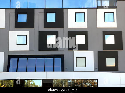 BRATISLAVA, SLOWAKEI - September 03, 2019: Windows von Hotel Park Inn Stockfoto