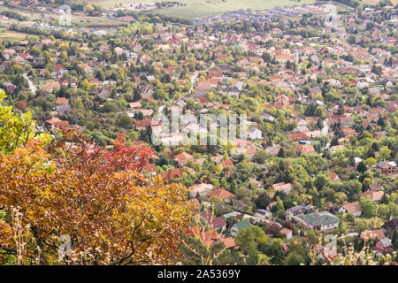 Pilisborosjeno, Ungarn - 11.Oktober 2019: Blick auf Pilisborosjeno im Herbst, ein kleines malerisches Dorf in den Pilis-bergen ist eine bergige Region i Stockfoto