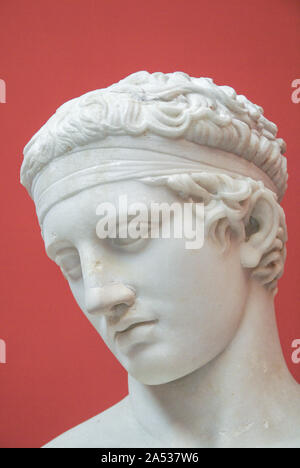 In der Nähe der Leiter der Marmorstatue des Diadoumenos Nationales Archäologisches Museum - Athen, Griechenland Stockfoto