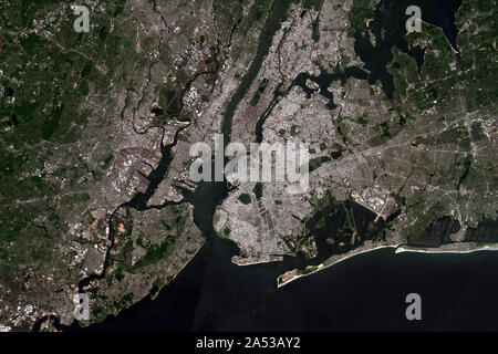 New York City (NYC), USA vom Weltraum aus gesehen - Enthält Copernicus Sentinel Data (2018 geändert) Stockfoto