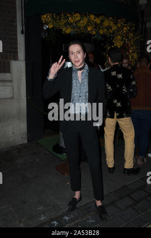 Kommen für die Edeline Lee X Glas Magazin Fashion Week Party. Kadies Swallow St, London. 16.09.19 Mit: Oli London: London, Vereinigtes Königreich, wenn: 16 Sep 2019 Credit: WENN.com Stockfoto