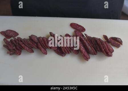 Traditionelle spanische Wurst - Chorizo. Chorizo - die meisten traditionellen Trocken-cured Spanische Wurst - wird aus ausgewählten Schweinefleisch gemacht und sicher zu Schmalz. Stockfoto