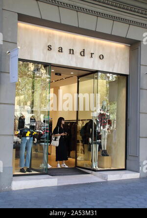 Barcelona, Spanien. 3. Okt, 2019. Sandro store in Barcelona gesehen. Credit: Keith Mayhew/SOPA Images/ZUMA Draht/Alamy leben Nachrichten Stockfoto