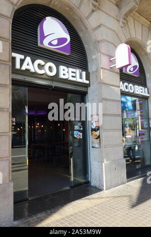 Barcelona, Spanien. 3. Okt, 2019. Taco Bell Logo außerhalb einer Niederlassung in Barcelona gesehen. Credit: Keith Mayhew/SOPA Images/ZUMA Draht/Alamy leben Nachrichten Stockfoto