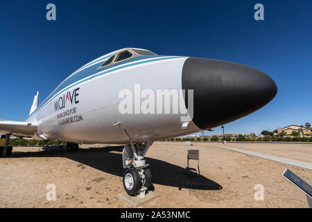 Mojave, Kalifornien, USA - 12. Oktober 2019: Am Straßenrand NASA Convair Jet auf Anzeige entlang der Autobahn 58 business Route am Mojave Air & Space Port. Stockfoto