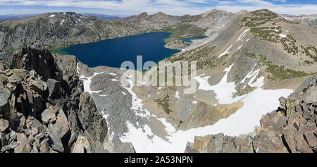 Mountain Top Aussicht über See und Ente Ente Pass in der John Muir Wildnis Stockfoto