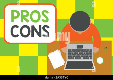 Konzeptionelle Handschrift zeigen Profis Kons. Konzept Bedeutung der günstigen und ungünstigen Faktoren oder aus Gründen der Nachweis für die obere Ansicht junger Mann sitt Stockfoto