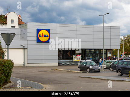 Tarnow, Polen - Oktober 10, 2019: Einer von vielen kürzlich eröffnete Lidl Supermärkte in der Stadt Tarnow in Polen. Stockfoto