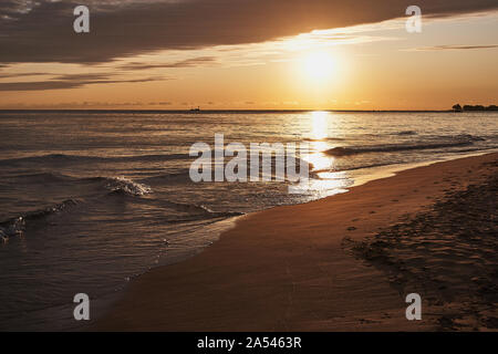 Sonnenaufgang über den Lake Michigan Stockfoto