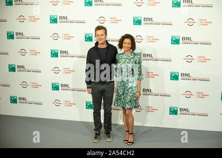 Rom, Italien. 17 Okt, 2019. Englische Schauspielerin Gugu Mbatha-Raw und amerikanischen Schauspieler Edward Norton an der Motherless Brooklyn photocall während des 14 Rom Film Festival. Credit: SOPA Images Limited/Alamy leben Nachrichten Stockfoto